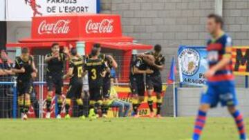 Los jugadores del Zaragoza celebran el gol de Bastón.