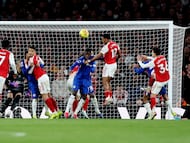 Arsenal’s win over Chelsea on Sunday has the Gunners five points clear at the top of the table, and their set pieces are a big reason for their success.