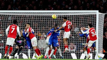 Arsenal’s win over Chelsea on Sunday has the Gunners five points clear at the top of the table, and their set pieces are a big reason for their success.