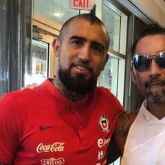 Marcelo Ríos visita a la Roja antes del partido contra Perú