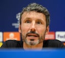 Van Bommel: “Este partido está un peldaño por encima de nuestras posibilidades”
