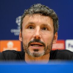 Van Bommel: “Este partido está un peldaño por encima de nuestras posibilidades”