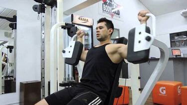 Saca a relucir tus pectorales con estos 3 ejercicios infalibles