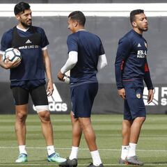 Marcelino cuenta con repetir los cuatro centrales de la plantilla