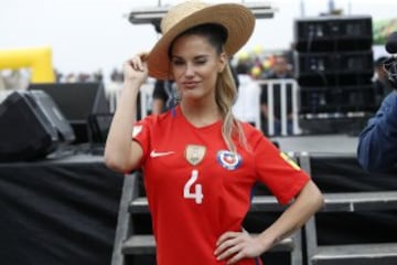 La candidata a reina del Festival de Vina, Gala Caldirola antes del partido de futbol acuatico realizado en la av Peru.