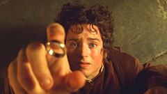 Le pide matrimonio a su novia con Frodo (‘El señor de los anillos’) como testigo y portador del anillo de compromiso       