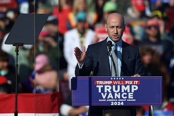 Stephen Miller, Campaign advisor of Republican presidential nominee and former U.S. President Donald Trump, speaks at a campaign rally for former U.S. President Trump at Flyadvanced Lancaster, in Lititz, Pennsylvania, U.S. November 3, 2024. REUTERS/Eloisa Lopez