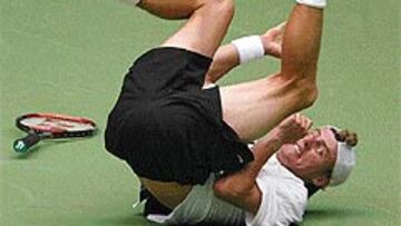<b>BATACAZO.</B> Perdió Hewitt, el gran favorito del torneo y el héroe local.