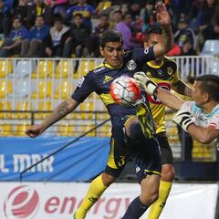 Varas sufrió delicada lesión en entrenamiento de Everton