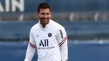 Messi entrenando con el PSG.