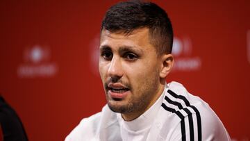 London (United Kingdom), 21/03/2024.- Spain's Rodri attends a press conference in London, Britain, 21 March 2024. Colombia will face Spain in a friendly soccer match on 22 March 2024. (Futbol, Amistoso, España, Reino Unido, Londres) EFE/EPA/TOLGA AKMEN
