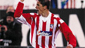 <B>INTOCABLE</B>. Fernando Torres es patrimonio del club y la familia Gil rechaza todas las ofertas.