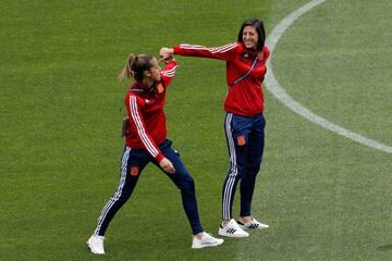 Spain players Lola Gallardo and Jenni Hermoso.