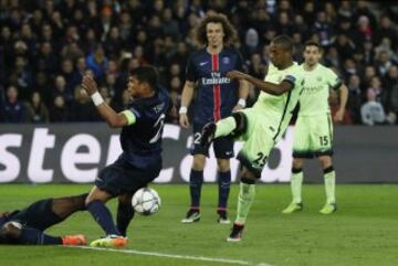 2-2. Fernandinho marcó gol del empate.