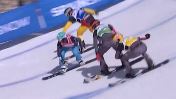 Lucas Eguibar por delante de sus rivales nada más salir en la final de la Copa del Mundo de Snowboard Cross en Sierra Nevada.