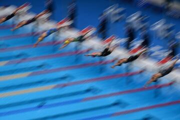 Las nadadoras justo en el momento en el que comenzó la segunda semi final de 100 metros libres 