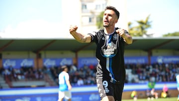 Alberto Quiles, celebrando su gol ante el Talavera.