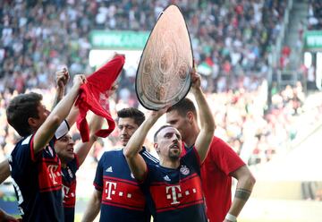 Los jugadores celebran la sexta Bundesliga consecutiva. 