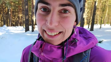 Marta Jiménez sonriendo en la nieve.