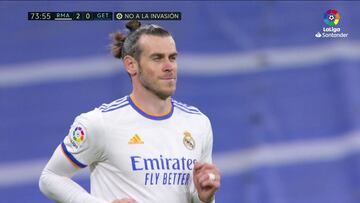 Volvi車 al Bernab谷u dos a?os despu谷s y se llev車 una pitada brutal: Bale reaccion車 ri谷ndose