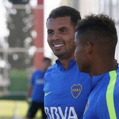 Cardona contra la historia: el peso de llevar la 10 de Boca
