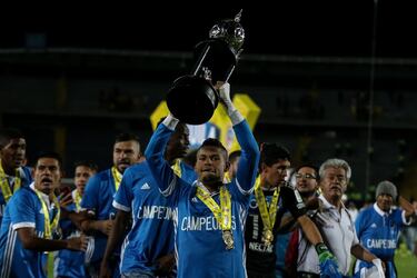 En una de las finales más esperadas, Millonarios derrotó a Santa Fe en Bogotá. El equipo llegó a su estrella número 15.