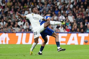 1-0. Centro de Carvajal al punto de penalti y toca Vinicius en la pugna por el balón con Wesley Fofana.