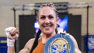 Almudena Álvarez con el cinturón de campeona de Europa.