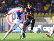 Futbol, Coquimbo Unido vs Universidad de Chile.
Fecha 7, Liga de Primera 2026.
El jugador de Universidad de Chile Ignacio Vasquez, izquierda, disputa el balon contra el defensa de Coquimbo Unido durante un partido de primera division disputado en el estadio Municipal Francisco Sanchez Rumoroso de Coquimbo, Chile.
14/03/2026
Dragomir Yankovic/Photosport
Football, Coquimbo Unido vs Universidad de Chile.
7th turn, 2026 First Division League.
Universidad de ChileÕs player Ignacio Vasquez, left, vies for the ball against defense of Coquimbo Unido during a first division match at Municipal Francisco Sanchez Rumoroso stadium in Coquimbo, Chile.
14/03/2026
Dragomir Yankovic/Photosport