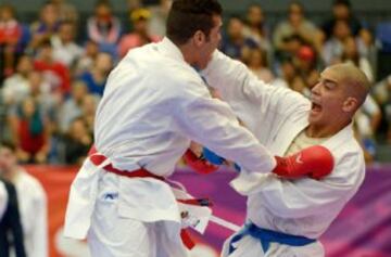 Fue campeón del mundo de karate en 2008 y 2011. 