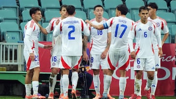 Futbol, Rusia vs Chile
Partido amistoso 2025
El jugador de la seleccion chilena Gonzalo Tapia, centro, celebra su gol durante el partido amistoso contra Rusia disputado en el Estadio Olimpico Fisht de Sochi, Rusia.
15/11/2025
Sipa/Photosport
Football, Russia vs Chile
2025 friendly match
Chile's player Gonzalo Tapia, center, celebrates his goal during a friendly match against Russia at the Olimpic Fisht stadium in the Sochi, Russia.
15/11/2025
Sipa/Photosport