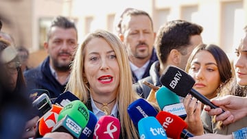 La presidenta del PP de Extremadura y candidata a la reelección a la Presidencia de la Junta, María Guardiola, ofrece declaracriones a los medios tras ejercer su derecho al voto en su colegio electoral, a 21 de diciembre de 2025, en Cáceres, Extremadura (España). Las elecciones autonómicas de Extremadura 2025 son unos comicios anticipados a la Asamblea de Extremadura convocados por la presidenta María Guardiola tras la ruptura de apoyos parlamentarios y el fracaso de los Presupuestos y en el que están convocados para votar casi 891.000 electores.
21 DICIEMBRE 2025;ELECCIONES AUTONÓMICAS;PIXELADA
Carlos Criado / Europa Press
21/12/2025