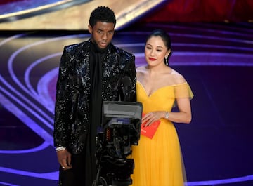 Chadwick Boseman y Constance Wu.