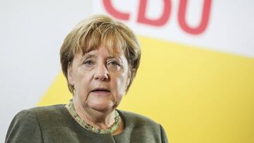 Merkel critica el desorbitado precio de los fichajes actuales