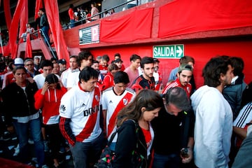 La CONMEBOL decidió aplazar un día la final después del apedreamiento del bus de Boca por parte de los hinchas de River.