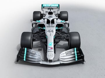 El equipo de Lewis Hamilton y Valtteri Bottas presentó hoy su nuevo Mercedes W10 con el que esperan liderar la parrilla de la Fórmula 1 de este año.