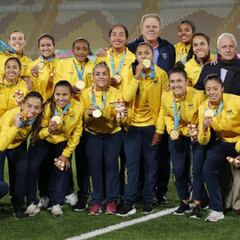 Oro de la Selección femenina: Fútbol, solidaridad y amor