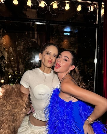 Rosalía junto a la influencer española, Lola Lolita.