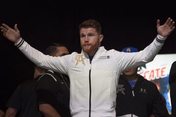El boxeador mexicano es el caso más reciente del deporte relacionado con el clembuterol al darse a conocer que arrojó una cantidad de 0,6 y 0,8 nanogramos por militro en un par de estudios que se le practicaron en febrero de 2018. Al ser una cantidad mínima, la Agencia Mundial Antidopaje (WADA) le permitió seguir con el combate ante el kazajo Gennady Golovkin.