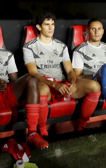 La pasada semana volvió a lesionarse, según el último parte médico del Real Madrid, le han diagnosticado una lesión en el muslo de la pierna derecha. Pendiente de evolución.