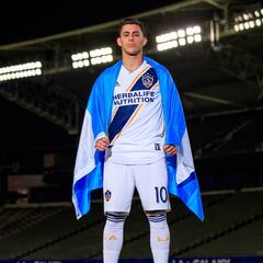 Cristian Pavón llevará la camiseta número 10 con LA Galaxy