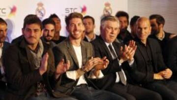 Casillas, con Ramos, Ancelotti y Zidane en un acto.