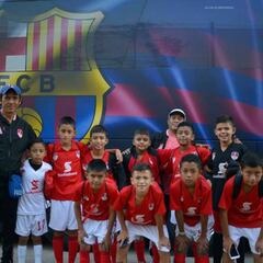 El equipo juvenil salvadoreño regresó de visitar al FC Barcelona