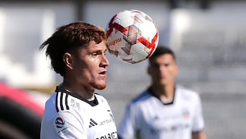 Futbol, Palestino vs Colo Colo.
Fecha 28, campeonato Nacional 2024.
El jugador de Colo Colo Leonardo Gil juega el balon contra de Palestino durante el partido de primera division disputado en el estadio Municipal de la Cisterna, Santiago Chile.
20/10/2024
Javier Salvo/Photosport
Football, Palestino vs Colo Colo.
28th round, 2024 National Championship.
Colo Colo's player Leonardo Gil play the ball against of Palestino during the first division match held at the Municipal de la Cisterna stadium, Santiago Chile.
20/10/2024
Javier Salvo/Photosport