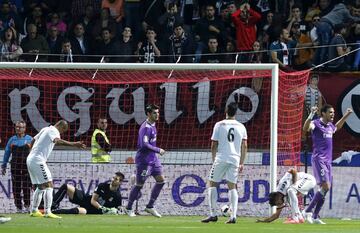 0-1. Gianni Zuiverloon, de fensa de la Cultural, anotó el primer tanto del Real Madrid en propia puerta.