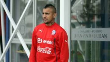 Vidal, en el entrenamiento matinal de Chile este lunes.