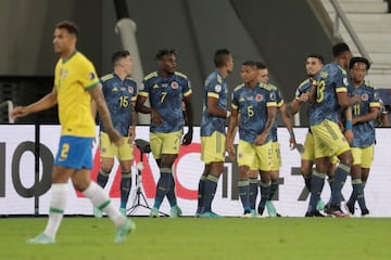 Colombia perdió 2-1 ante Brasil en un encuentro marcado por la polémica. Luis Díaz abrió el marcador, Roberto Firmino empató y Casemiro marcó el gol del triunfo en la última jugada del partido. 