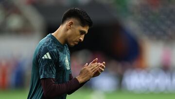 HOUSTON, TEXAS - JUNE 22: Edson Alvarez of Mexico gestures prior to the CONMEBOL Copa America 2024 Group B match between Mexico and Jamaica at NRG Stadium on June 22, 2024 in Houston, Texas.   Omar Vega/Getty Images/AFP (Photo by Omar Vega / GETTY IMAGES NORTH AMERICA / Getty Images via AFP)