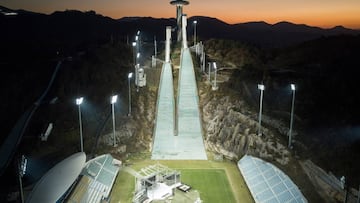 An aerial photo taken on October 30, 2017 shows a general view of the ski jumping venue of the Pyeongchang 2018 Winter Olympic games, at the Alpensia resort in Pyeongchang. / AFP PHOTO / Ed JONES