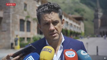 01-08-2022. Alejandro Irarragorri, presidente de Orlegi Sports y del Sporting, ante los medios de comunicación en Covadonga.